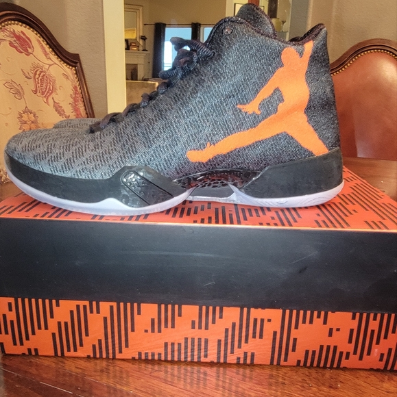 DS Jordan 29 Black "Team Orange" Size 9.5 Men's - Picture 2 of 7